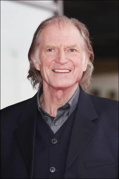 Quel comédien incarne Walder Frey  ?