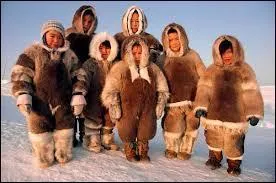 Comment appelle-t-on la langue parlée par les Inuits du Canada ?