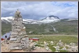 A quelle latitude se situe le cercle polaire arctique ?