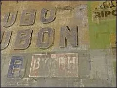 Les bistrotiers appelaient "chat couché" cet apéritif parce qu'un magnifique chat allongé figurait sur son étiquette. Connaissez-vous le nom de cet apéritif à base de vin ?