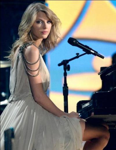 Dans cette chanson, Taylor a fait un changement de genre musical, elle est passée de country à rock. Vrai ou faux ?