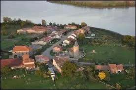 Nous partons à la découverte de Tarquimpol. Village de l'arrondissement de Château-Salins, il forme une presqu'île sur l'Étang de Lindre. Pour le voir, rendez-vous en région ...