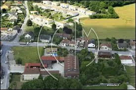 Voici le village Marnais de Blaise-sous-Arzillières vu du ciel. Il se trouve en région ...