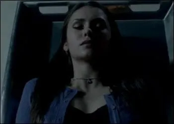 Comment Elena est-elle devenue un vampire ?