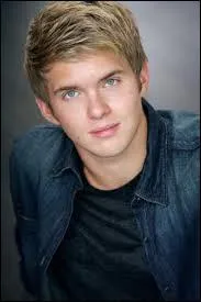 Comment s'appelle l'acteur qui joue le rôle de Luke Parker ?