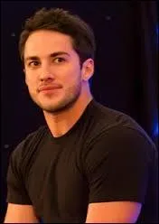 Comment s'appelle l'acteur qui joue le rôle de Tyler Lockwood ?