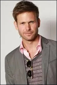 Comment s'appelle l'acteur qui joue le rôle d'Alaric Saltzman ?