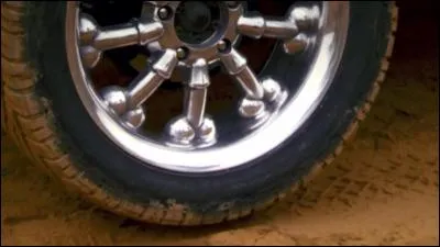 Quel présentateur a mis ces jantes sur sa voiture ?