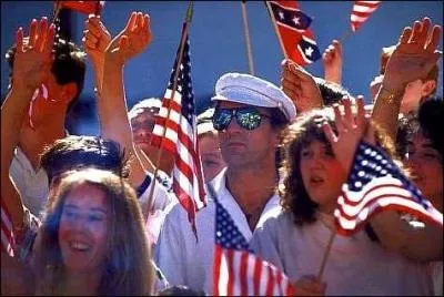 A quoi assiste De Niro dans cette scène ?