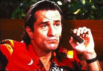 Où se trouve De Niro dans cette scène ?