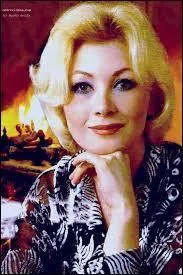 Laquelle de ces chanteuses françaises a pour vrai nom "Yvette Baheux" ?