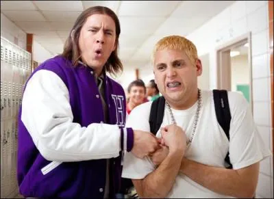 Dans le film  21 Jump Street  ce duo est chargé d'infiltrer un lycée, il s'agit de :