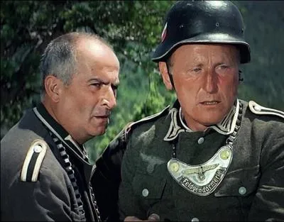 Ce duo là comment ne pas l'oublier ! Un duo cultissime du cinéma français dans le film  La Grande Vadrouille  il s'agit de :