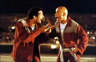 Dans le film  La Tour Montparnasse infernale  on retrouve ce duo comique, il s'agit de :