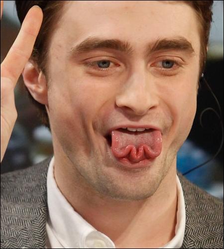 Si Radcliffe semble décidé à mettre le plus de distance possible entre sa personne et son ancien personnage, il n'arrive pas à se défaire d'une vieille habitude tenace :