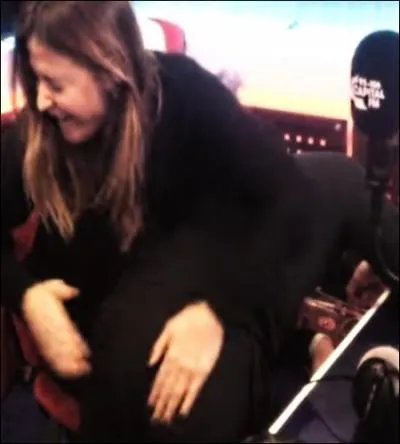 Sur la chaîne de radio britannique "Capital FM", Lisa Snowdon fait du rythme en tapant sur les fesses de ses invités ; Radcliffe a inévitablement tenté l'expérience, qui se nomme :