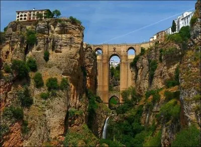 Lesquelles de ces villes espagnoles sont-elles localisées en Andalousie ?