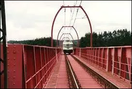 Le viaduc ferroviaire de Garabit franchit les gorges de la Truyère. Mais quel fut le concepteur de cet ouvrage ?