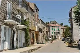 Nous flânons dans les rues de Quenza.Village de l'arrondissement de Sartène, il se situe dans le département ...