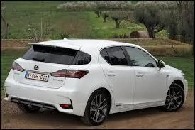 Voiture hybride japonaise, celle-ci porte le nom de ...