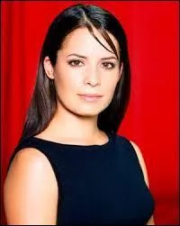 Comment s'appelle cette fille amoureuse de Léo ?