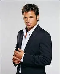 Comment s'appelle cet homme qui remplace Phoebe à son travail ?