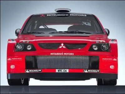 Combien de chevaux environ font les voitures de WRC ?