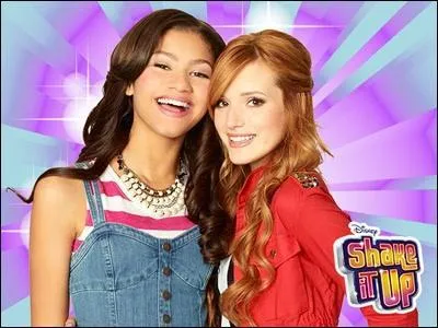 Qui chante le générique de "Shake it up" ?