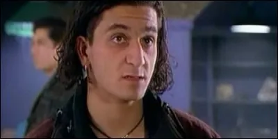 Comment s'appelle la boîte que tient Costa Bordino ?