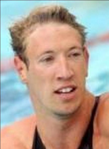 Alain Bernard est un champion olympique français du 100 mètres nage libre.
