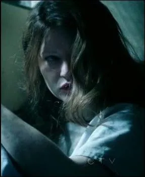 Par qui Belle avait-elle été enfermée dans les cachots ?