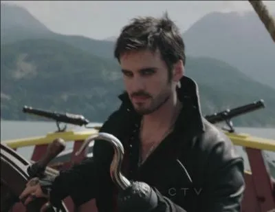 Pourquoi Rumpelstiltskin coupe-t-il la main du capitaine Crochet ?