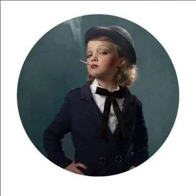 Voilà, ça fait 15 ans que vous avez arrêté et vos triplés ont 10 ans, votre mari est mort d'un cancer du poumon suite à votre arrêt de fumer qui lui, l'a fait rechuter dans la nicotine et la drogue mais, mais, mais...