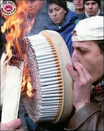 Cela fait 8 heures que vous avez arrêté, vous rêvez à votre bureau de choses étranges comme l'image le prouve mais il y a déjà de l'espoir car...