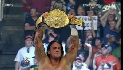 C.M. Punk a gagn le money in the bank ladder match :