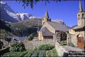 Je vous emmène à la découverte de La Grave. Classée parmi les Plus Beaux Villages de France, cette commune pacaïenne se situe dans le département ...