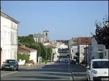 Nous traversons la commune de Saint-Porchaire. Commune du Poitou-Charentes, elle se situe dans le département ...