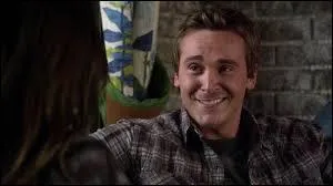 Qui Zack drague lors des préparatifs de son mariage avec Ella ?