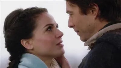 Qu'a fait Cora au fiancé de sa fille, Régina ?