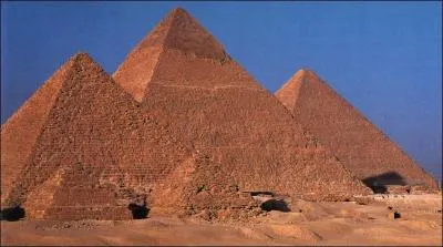 Du haut de ces pyramides, trois propositions vous contemplent !