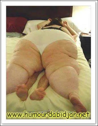 Terminez la citation : C'est quand on serre une femme de trop près...