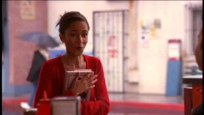 [Superstar] Comment s'appelle la jeune femme qui demande à Jonathan un autographe puis se fait agresser par le démon  ?