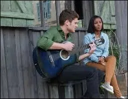 Quelle relation physique unissait ce garçon et Marcus ?