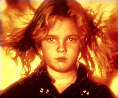 Dans le roman éponyme, la petite Charlie est capable d'enflammer des objets par pyrokinésie lorsqu'elle est en colère. Qui a écrit ce roman fantastique ?