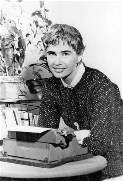 Géante de la littérature québécoise, cousine de l'immense poète Saint-Denys Garneau, elle vécut en France pendant 32 ans et y gagna le prix des libraires en 1970 pour Kamouraska. Elle fut aussi poète, scénariste et dramaturge. C'est la magnifique ...