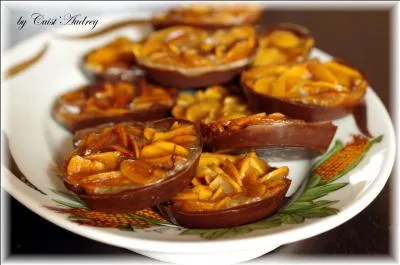 Composés de miel, d'amandes, d'orange et de chocolat, ils viennent de la ville de Florence et ils sont délicieux. Qu'est-ce ?