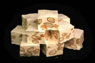 Quelle est cette gourmandise pouvant être blanche ou noire, molle ou dure selon les préférences de chacun et qui est divinement bonne ?