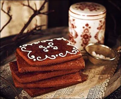 Quel est ce biscuit ressemblant au pain d'épices et consommé pendant l'Avent et la Saint-Nicolas ?