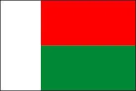 6 - Quittons l'Afrique pour nous diriger vers un petit pays situé près de l'océan Indien. Il ne parvient pas à sortir de la pauvreté. Comment se nomme-t-il ?