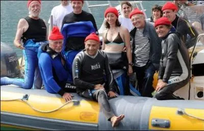 Ce serait tout de même un monde d'avoir oublié son nom, alors faites silence et travaillez du bonnet !